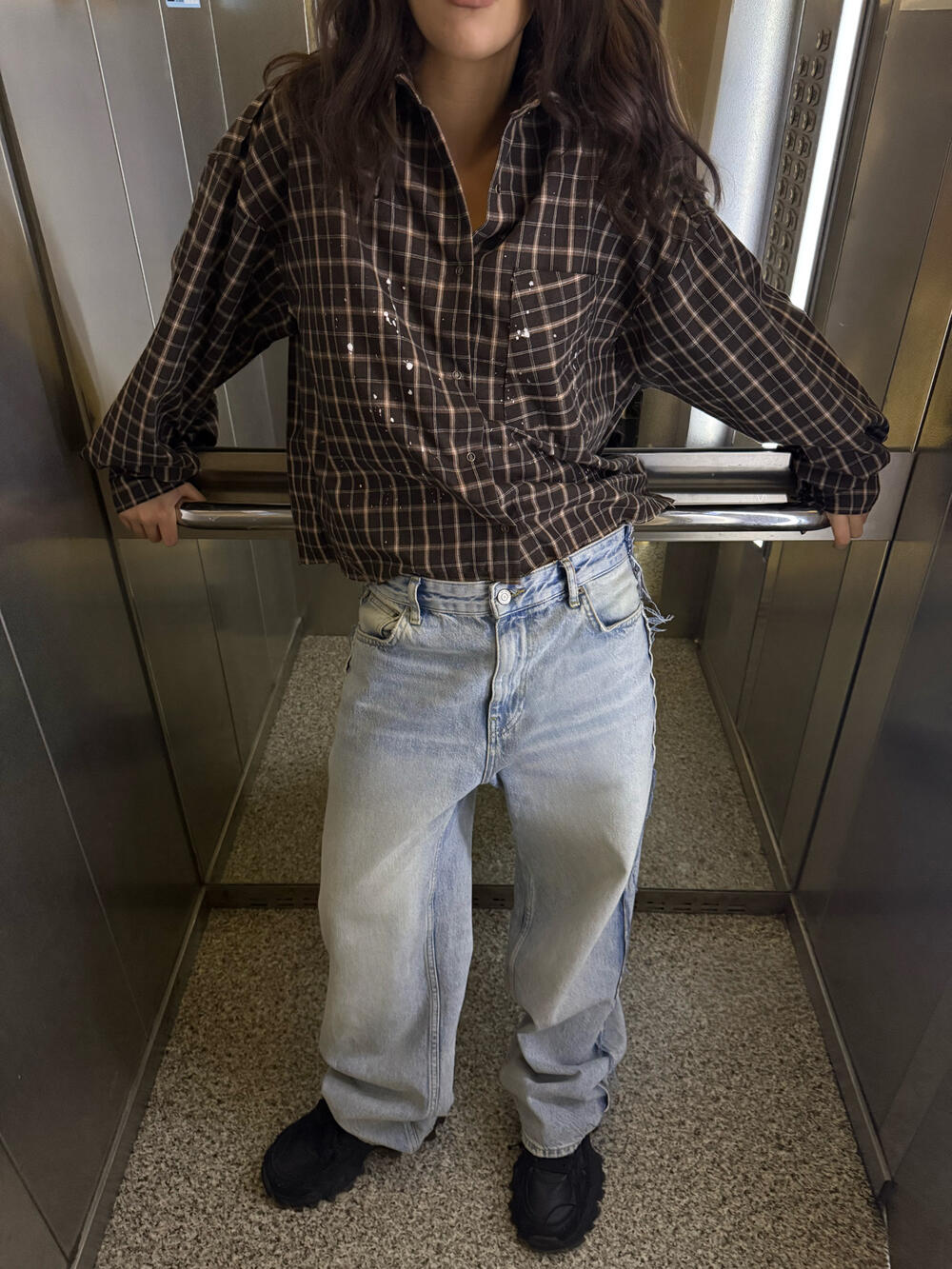 Шоколадна кропнута сорочка у клітинку Універсал