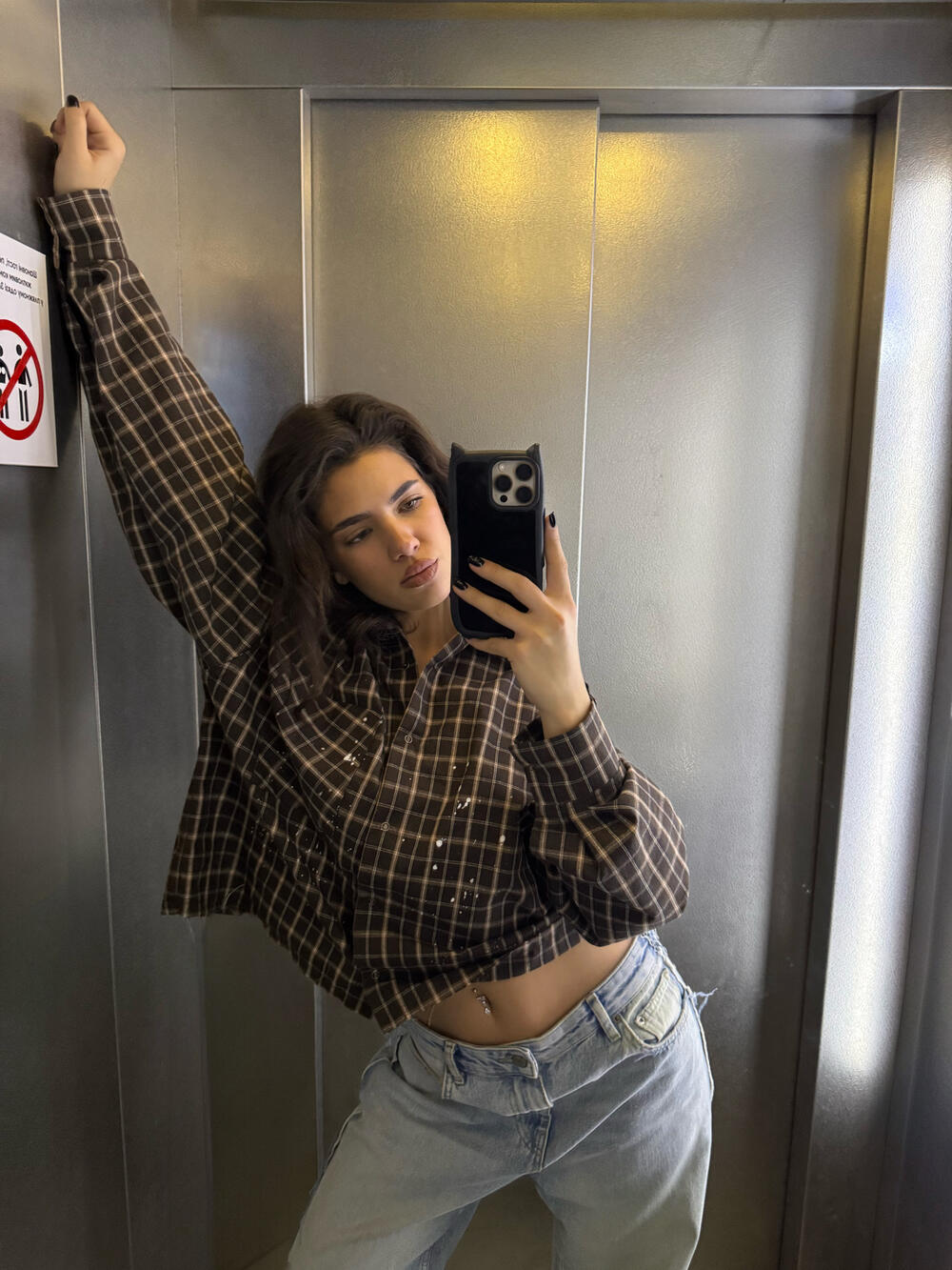 Шоколадна кропнута сорочка у клітинку Універсал