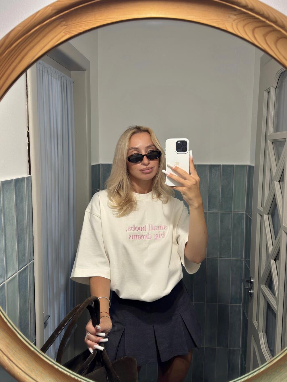 Small boobs, big dreams 