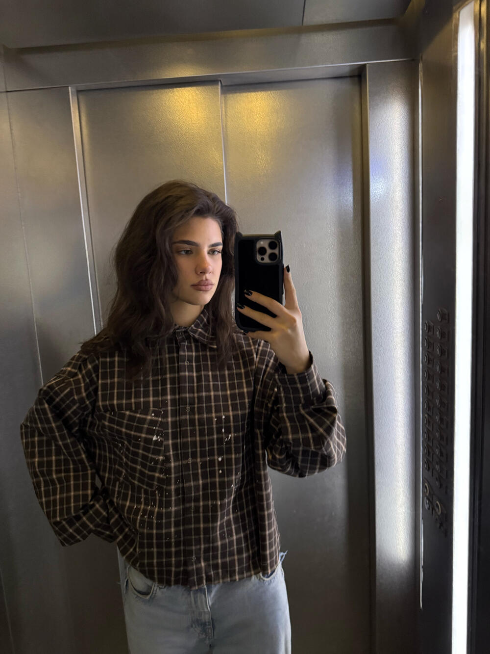 Шоколадна кропнута сорочка у клітинку Універсал