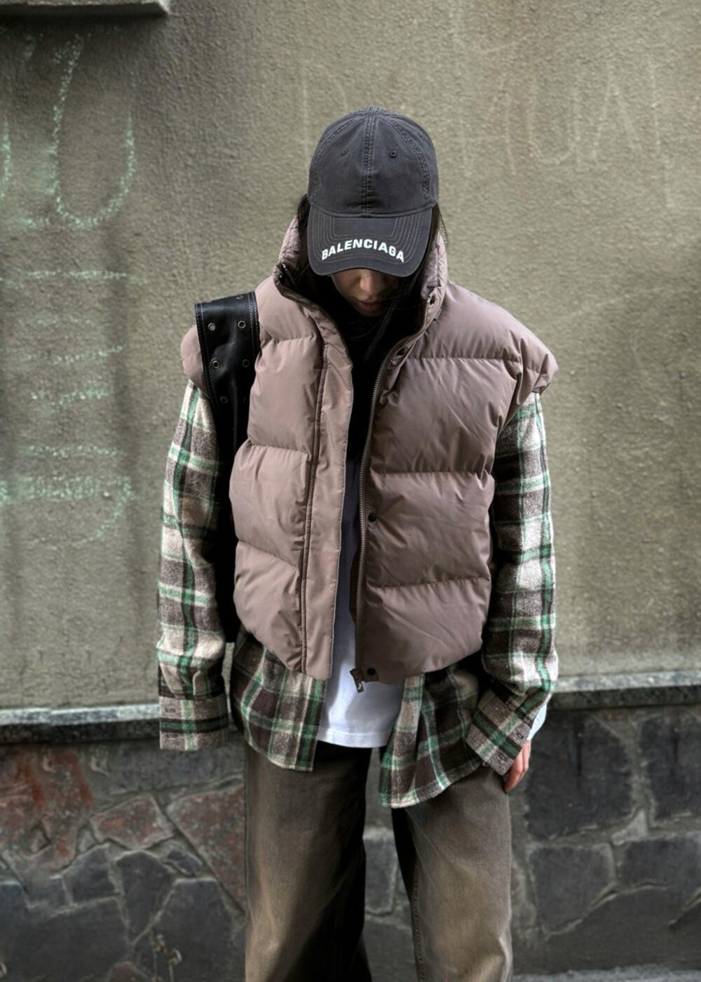 Жилет шоколад, Універсал