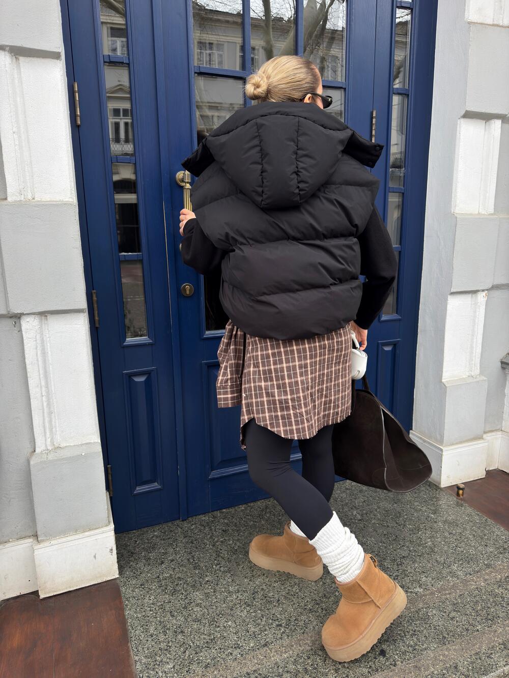 Жилет чорний, Універсал