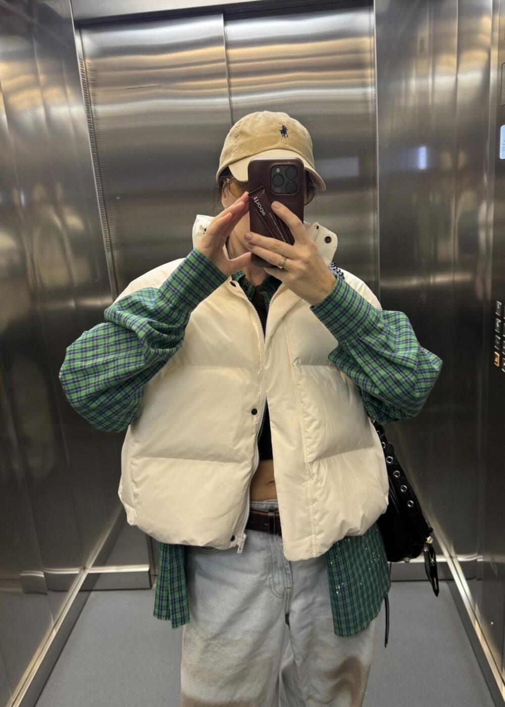 Жилет Молоко, Універсал