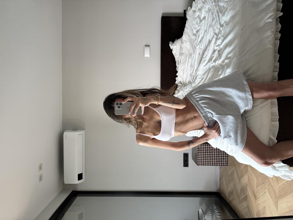 Gym-to-street crop logo shorts 