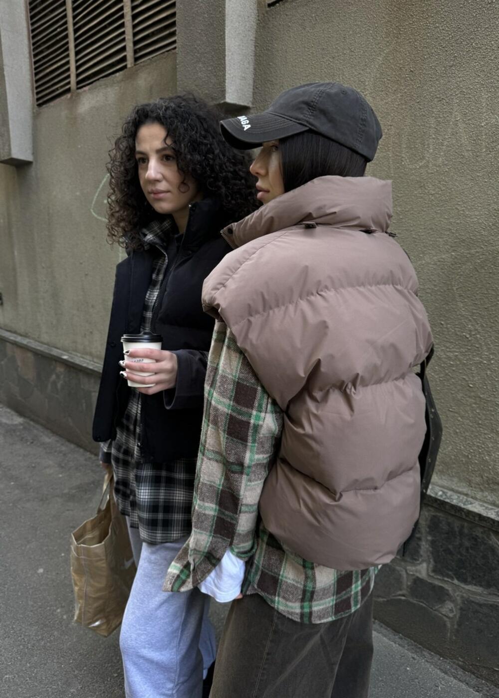 Жилет шоколад, Універсал