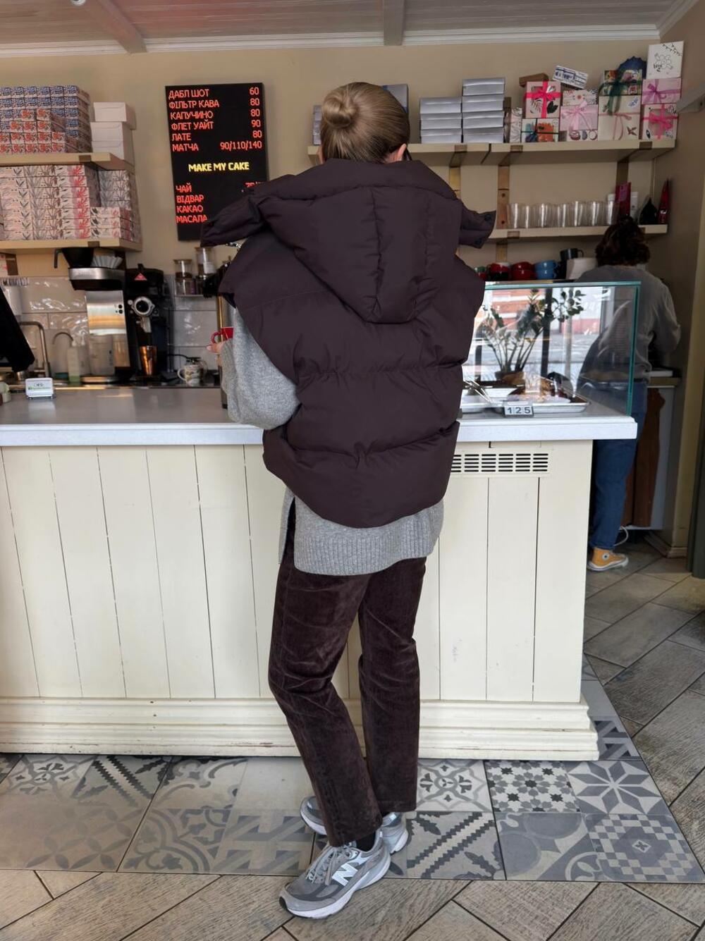 Жилет шоколад, Універсал