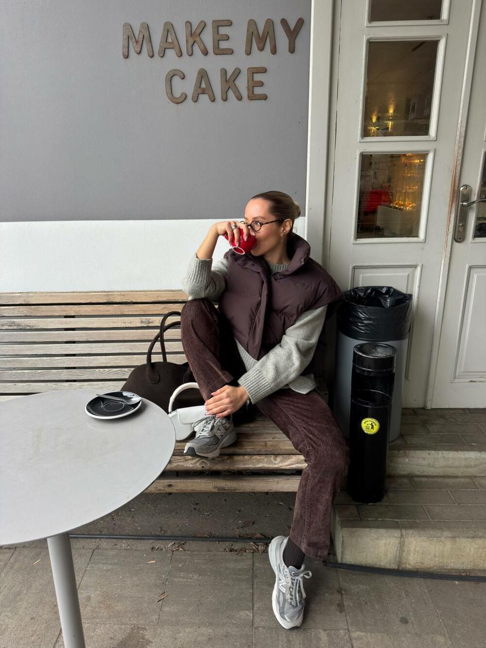 Жилет шоколад, Універсал