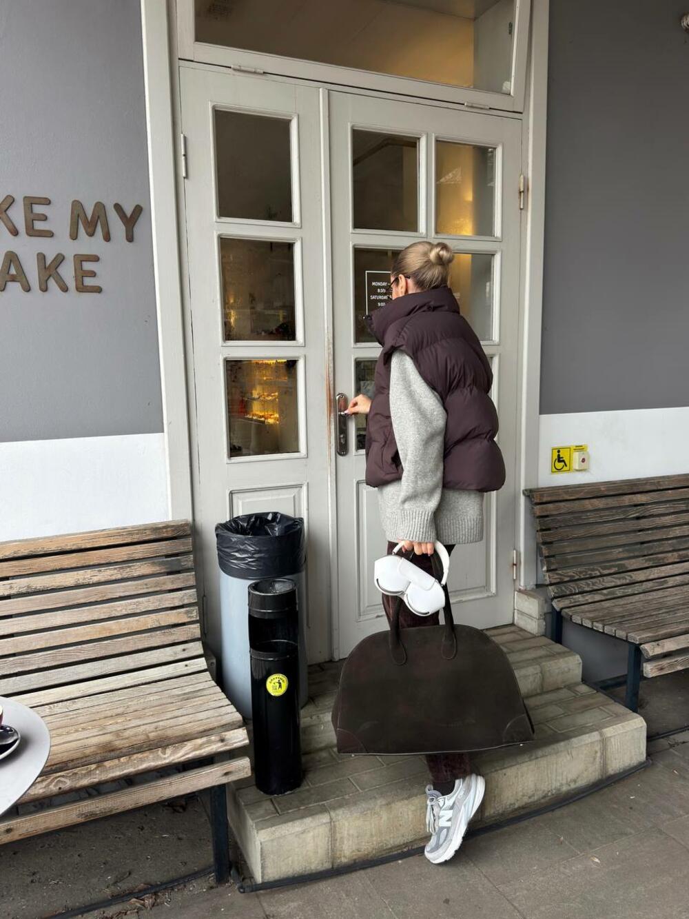 Жилет шоколад, Універсал