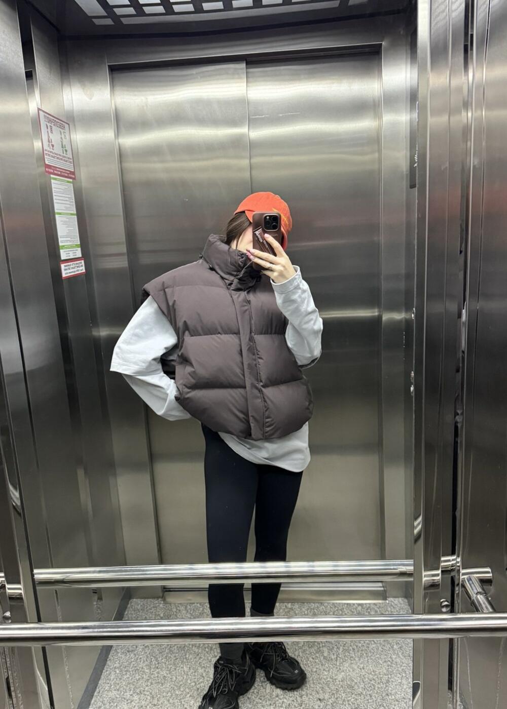 Жилет шоколад, Універсал