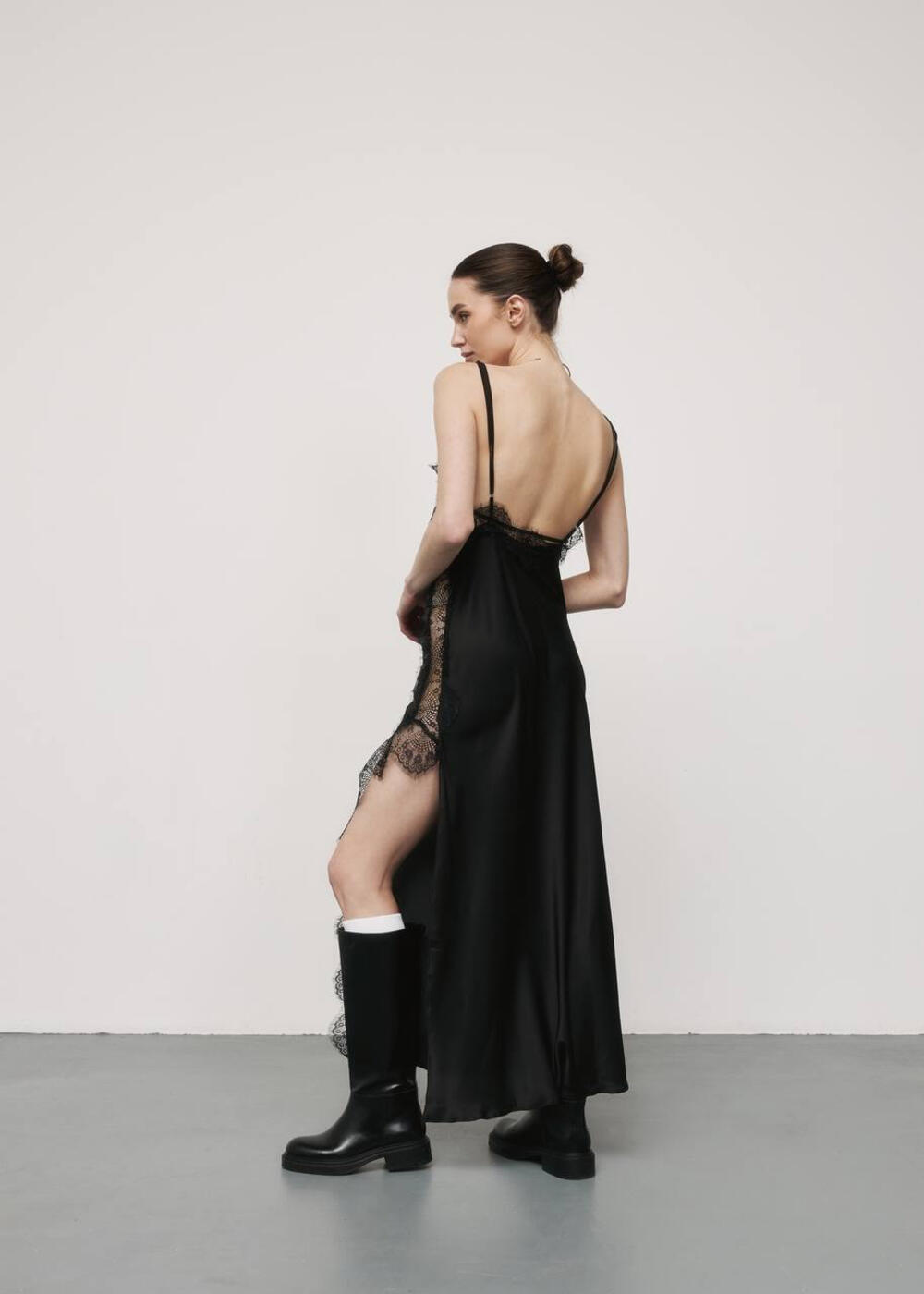 Сукня комбінація  оголеною спиною 