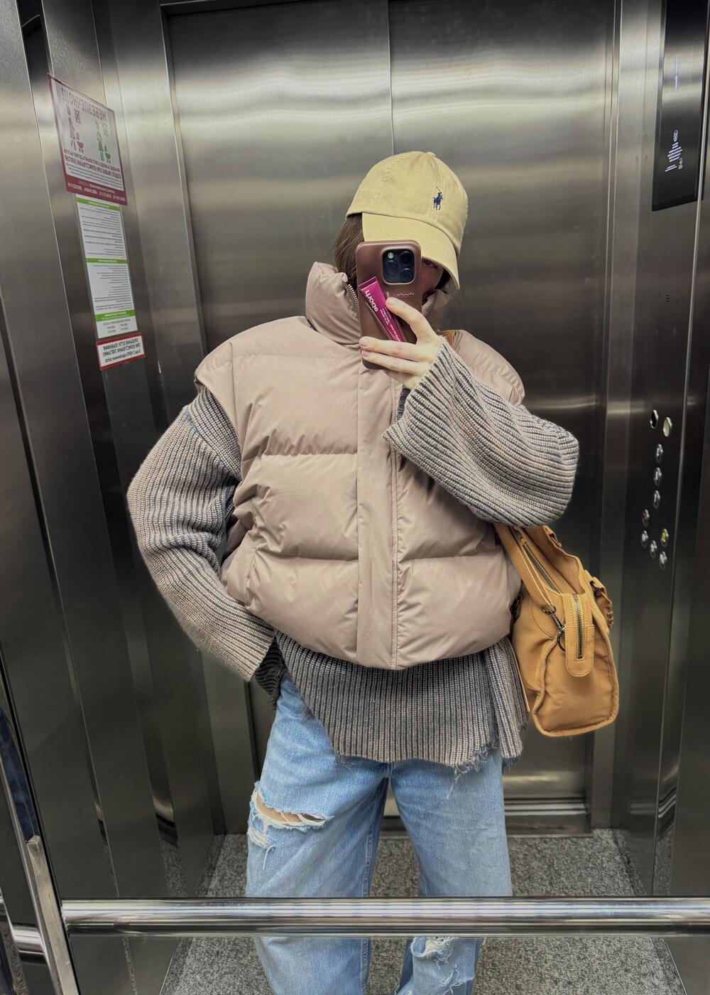 Жилет Мокко, Універсал