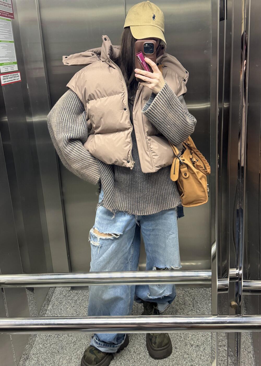 Жилет Мокко, Універсал