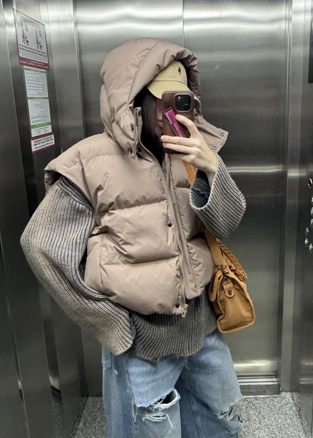 Жилет Мокко, Універсал