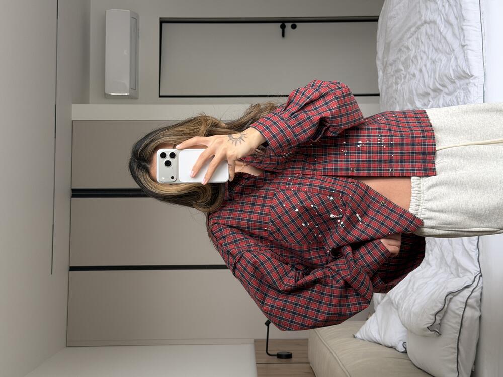 Червона кропнута сорочка у клітинку 