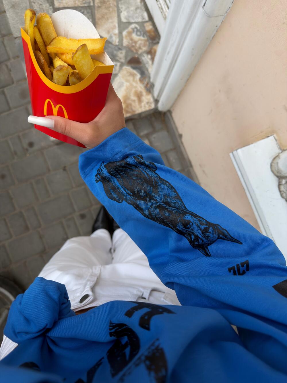 Local famous blue синій