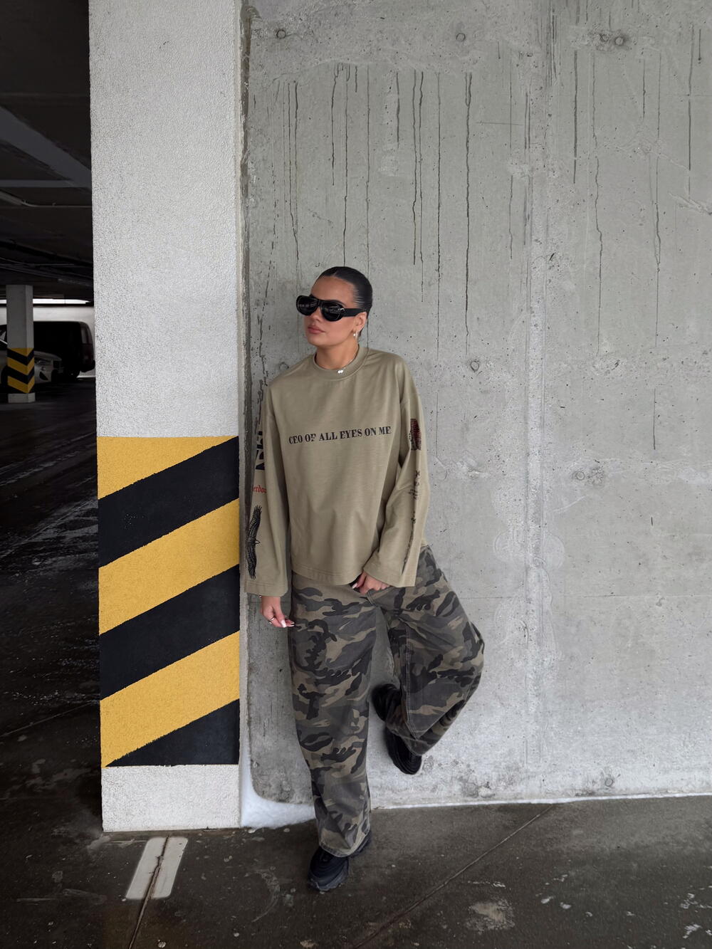 Bad bitches club khaki хакі, Універсал